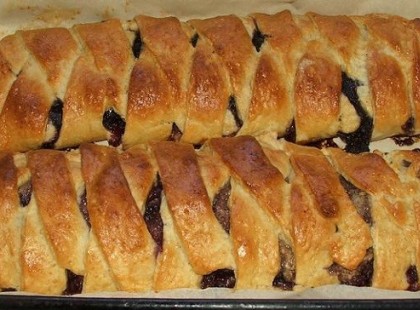 Kígyórétes – Tegnap sütöttem körtés töltelékkel! Isteni finom lett!!!