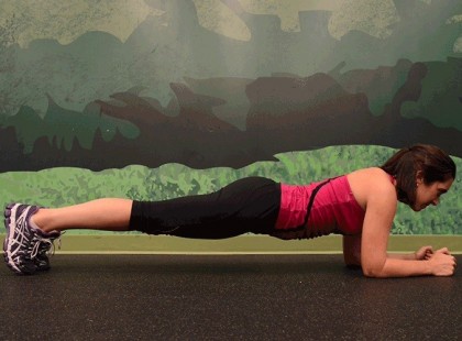 Felejtsd el a felüléseket! Így lesz feszes a hasad pár hét alatt