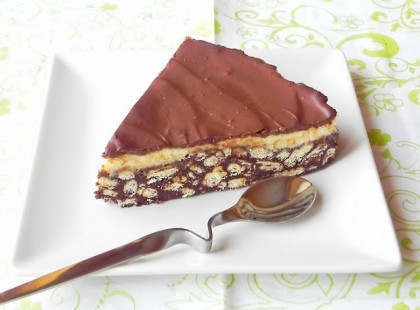 Keksztorta karamelles pudingkrémmel, gyors és fincsi édesség, sütés nélkül!