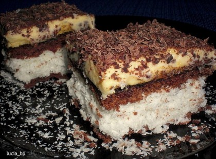 Kókuszos sütike, vaníliakrémmel és csokis piskótával – a legfincsibb kókuszos édesség!