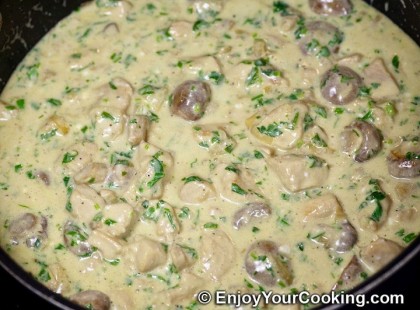 Csirkés gombaragú – ínycsiklandó szósszal, mámorító étel könnyedén