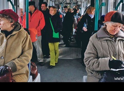 Itt a vége a 65 év felettiek ingyenes utazásának?