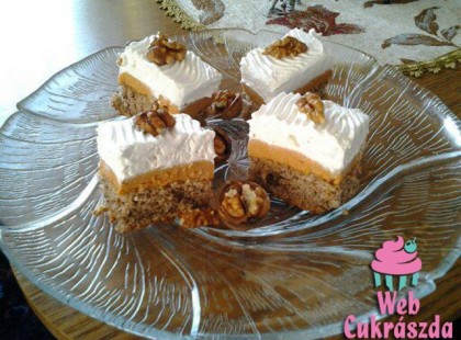 Vendégváró diós piskóta