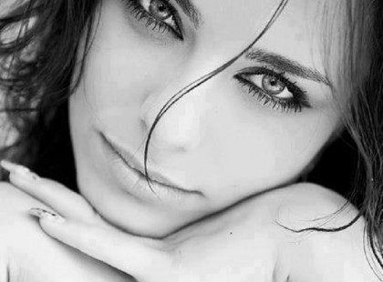 .A boldogság egyik titka talán az, hogy nem hánytorgatjuk fel a múltat, és megtanulunk a pillanatban élni, és azzal foglalkozni. Nem azon agyalni, hogy mi volt a múltban. Egyébként is: felesleges. Megtörtént, elmúlt, az egyetlen dolog, amit szebbé tudsz tenni a most.