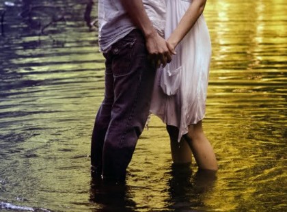 Egyszer majd eljön az az ember az életedbe, aki mindent felülír hitt szerelmeket, mindent.majd. Csalódásokat, igaznak