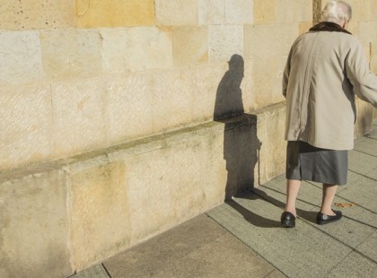 2015-ben A BETEGEKEN IS CSATTAN AZ OSTOR! Megszűnik az ÁPOLÁSI DÍJ és a KÖZGYÓGYELLÁTÁS egyik formája! Itt vannak a fontos tudnivalók : Osszátok meg kérlek, mert sajnos rengeteg a beteg ember az országban, akiknek ez nagyon fontos információ! Köszönöm szépen!