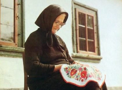 El-elsétálsz a mosolygó Virágok közt andalogva... Ugy-e, fiam, hozol majd ki Egy-egy szálat a síromra?