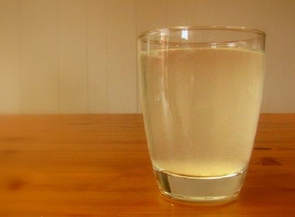 Ezért kellene minden nap langyos citromos vizet innod!