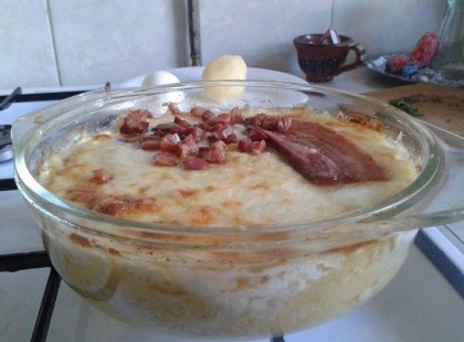 Erdélyben szinte mindennapi finomság, Magyarországon alig ismerik! Mi megmutajuk ezt a fenséges receptet: Erdélyi juhtúrós rakott puliszka