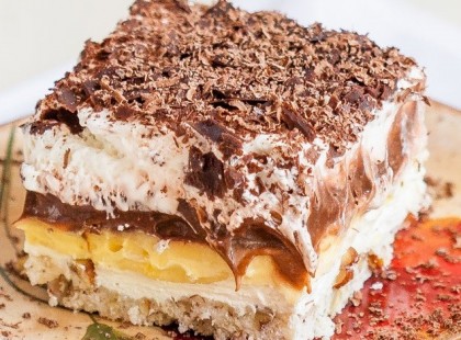 Habkönnyű és ínycsiklandó csokis-vaníliás réteges finomság-Guszta, ízletes, csábító. Az ízek tökéletes harmóniáját tapasztalhatod meg, ha megkóstolod ezt a sütit. Kár lenne kihagyni :-)