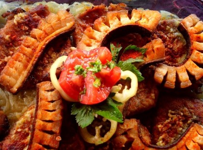 Cigánypecsenye hagymaágyon