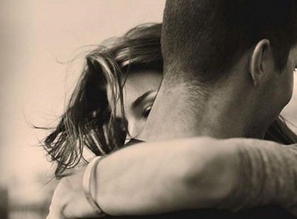 A gyenge nem szeret, csak menekül a másikhoz.