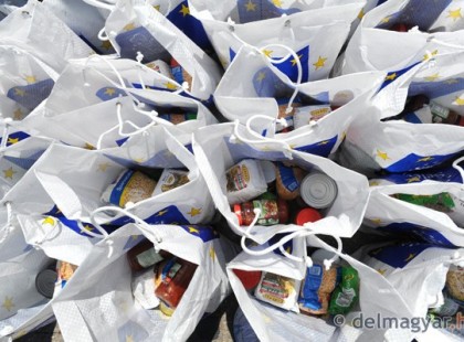 INGYENES SEGÉLYCSOMAGOK RÁSZORULÓKNAK! KARÁCSONY előtt mutatunk egy programot ahol ingyenesen kaphatnak a rászorulók nagy mennyiségeben segélycsomagokat.