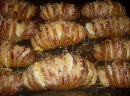 Sajttal sonkával töltött sülkrumpli-Recept