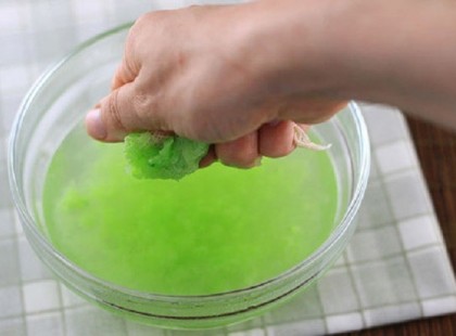 Neked is karikás a szemed alja? Némi ráncok is vegyülnek ott sötét karikákkal? Mi megmutatjuk, hogyan szabadulhatsz meg tőlük filléres módszerrel!