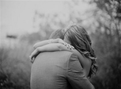 Nem kell túlkomplikálni. Ha egy férfi látni akar, ő keres. Ha veled akar lenni, megteszi.