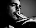 Ha valaki nem törődik veled, akkor teljesen felesleges a miértjén rágódni. Ezer oka lehet rá. Teljesen felesleges bánkódni miatta, majd jön egy másik aki törődni fog veled, aki értékelni fog. Majd jön egy másik, aki jobban fog törődni, mint ahogy azt bárkitől is vártad volna. Felesleges egyetlen percet is várni a szeretetre, tovább kell lépni gondolkodás nélkül. Mert ahol nincs törődés, ott nincs szeretet és ahol nincs szeretet, ott nincs semmi sem.