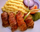 Csípős csirkemáj bacon köntösben