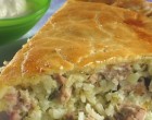 Maradékmentő húsos pite: Az ötlet nem az enyém, nagymamámtól tanultam. Ő még a töltött káposzta maradékjából is sütött ilyen egyszerű pitét, rá sem ismertünk másnap.