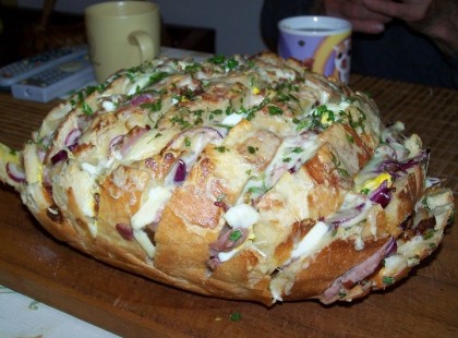 Minden jóval töltött kenyér fotókkal lépésről lépésre