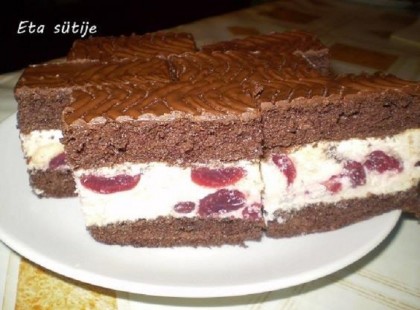 Meggyes-rumos szelet Eta módra:-)