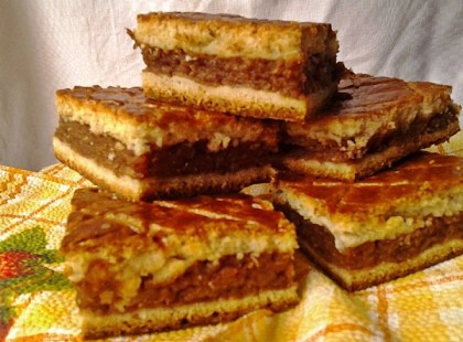 Mézes- diós almás pite