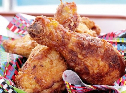 Csirkecombok különleges panírban fincsi és nagyon könnyű elkészíteni!