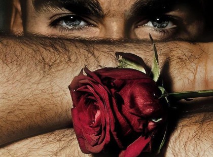 Nem mindegy, hogy kiteszik, vagy csak kitöltik az életed. Hogy valaki boldoggá tesz, vagy csak a magányt űzi el. Ha nem megfelelő ember mellett horgonyozol le, a magány ugyanúgy kísérteni fog és néha jobban szétgyilkol, mintha egyedül lennél. Mert bizony a szív sem tűri meg a hamis szeretőt.