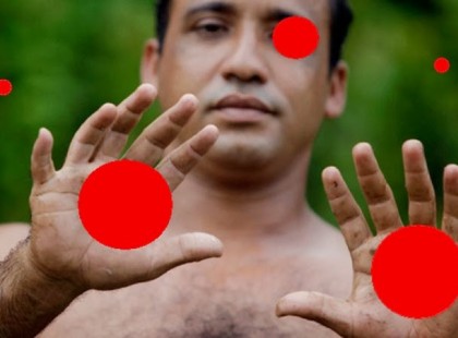 Hány piros pöttyöt látsz a képen?-Így működik a valóságról keltett illúzió is. És így működik a média is. Azt hisszük igaznak, amit a szemünk elé raknak. Gyakran terelik el a lényegről a figyelmünket ilyen módszerekkel.