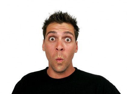 Délután 3 óra körül. Molyolok a számítógépem előtt. Csöng a telefon, felveszem, bemutatkozom, ahogy szoktam