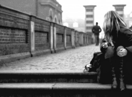 Soha, soha ne ragaszkodj olyan valakihez, aki nem becsül meg téged. Olyanhoz, aki már elmúlt.