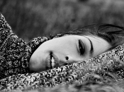 Ha valaki nem törődik veled, akkor teljesen felesleges a miértjén rágódni. Ezer oka lehet rá. Teljesen felesleges bánkódni miatta, majd jön egy másik aki törődni fog veled, aki értékelni fog. Majd jön egy másik, aki jobban fog törődni, mint ahogy azt bárkitől is vártad volna. Felesleges egyetlen percet is várni a szeretetre, tovább kell lépni gondolkodás nélkül. Mert ahol nincs törődés, ott nincs szeretet és ahol nincs szeretet, ott nincs semmi sem. /Vándor Lélek foszlányok/