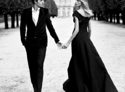 Ameddig nem jössz rá, hogy ki vagy, és mit keresel, valóban kevés vagy. Kevés ahhoz, hogy megérkezz, hogy megleld az utadat. Még sokat kell tanulnod!Ha azt akarod, hogy szeressenek, először magadat és az életet kell megszeretned. Egyedül. Igazi társ csupán ezután fog szegődni melléd. A többiek pedig…. Csupán átutazók.