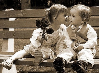 Schein Gábor: Várakozás - Régóta várok rád. - Elkéstem. De most itt vagyok. - Igen, most itt vagy. De tudod, a várakozást nem olyan könnyű ám abbahagyni. - Akkor elmenjek? - Ne! Maradj! Veled egészen más várni rád.