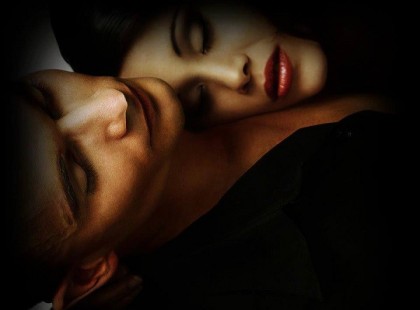 Oravecz Nóra: Törődj vele, mert ha nem figyelsz oda rá, elhagy téged. Öleld meg, ha kéri, mert ha nem teszed, megkapja majd mástól azt, amire vágyik. Ne akkor akard megfogni a kezét, amikor már hiába. Egyszerű későn kapkodni. De nem akkor kell észbe kapni, amikor már késő. Addig örülj, amíg egy nő szeret és törődik veled - akkor is, ha túl sokat. Örülj neki, mert abban a pillanatban, hogy nem teszi, meghal valami. Valami, amiért később mindent odaadnál, de tudod, van, hogy akkor már késő lesz.