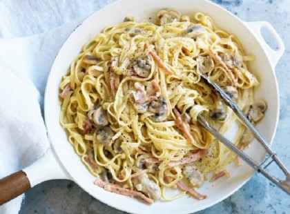 Baconös tejszínes tészta, laktató vacsi, ami 20 perc alatt összedobható :)