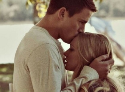 Hűségesnek lenni annyi, hogy akkor is gondolok rád, mikor távol vagy, ha megjössz, örülök neked, és nem kérdem, merre jártál.