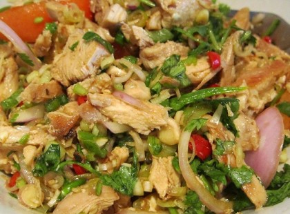 Fűszeres csirkesaláta, mennyei és egészséges étel, könnyedén!