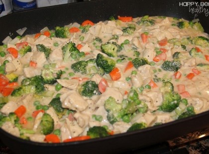 Tejszínes sajtos csirke ízletes zöldségekkel, fenséges étel villámgyorsan!