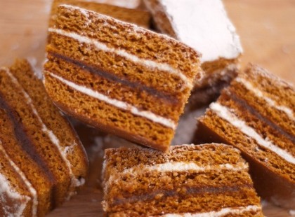 Házi mézes krémes, gyermekkorunk kedvence! Imádni való sütemény! :)