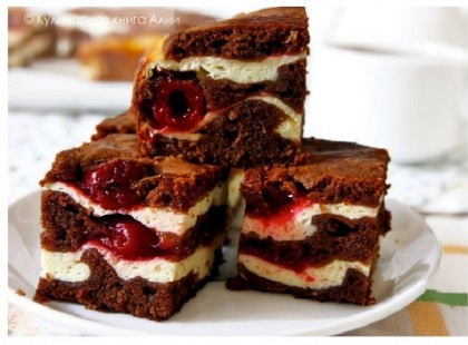 Brownie hullámok, túróval, meggyel