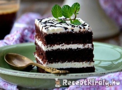Csokoládés réteges sütemény