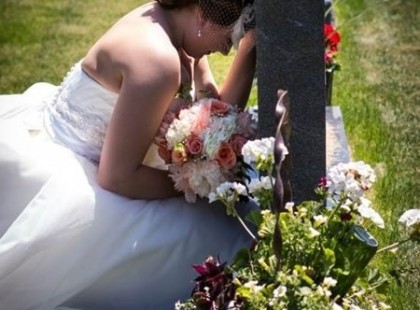 Senkinek nem kívánjuk, hogy ilyenben legyen része avagy a világot bejárt esküvői fotó könnyfakasztó története