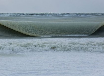 Megfagytak a tenger hullámai Boston mellett
