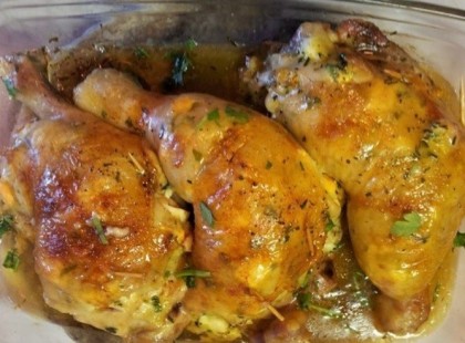 Főtt tojással és füstölt tarjával töltött csirkecomb recept