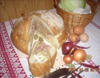 Nincs olyan Magyar ember aki ezeket az ízeket ne szeretné!Töltött kenyércipó recept.Oszd meg te is!