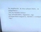 Gödöllő főterén egy büfé kirakatában - Ha megéheztél, de nincs pénzed ételre, ne szégyenkezz!