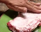 Fogod a húst és jól bekened szódabikarbónával. Ezt és a többi 4 trükköt mindenkinek ismernie kell