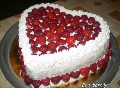 Epres-túrós-tejszínes szív torta