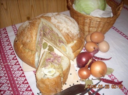 Nincs olyan Magyar ember aki ezeket az ízeket ne szeretné!Töltött kenyércipó recept.Oszd meg te is!